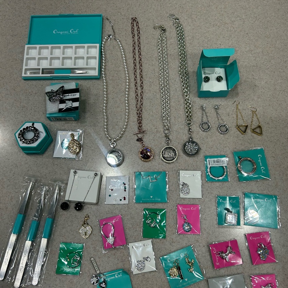 Origami Owl Jewelry lot includes everything shown in the first picture.
